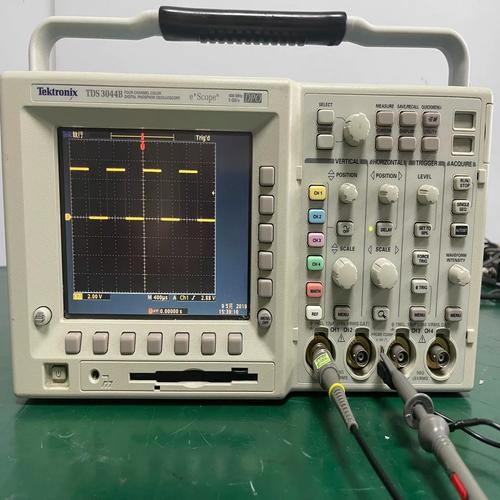 泰克 TDS3044B 400MHz示波器 經(jīng)典中的精準(zhǔn)信號(hào)采集利器